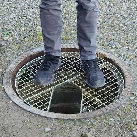 SG021 work grid Ø 670 mm manhole cover with opening (without flags)